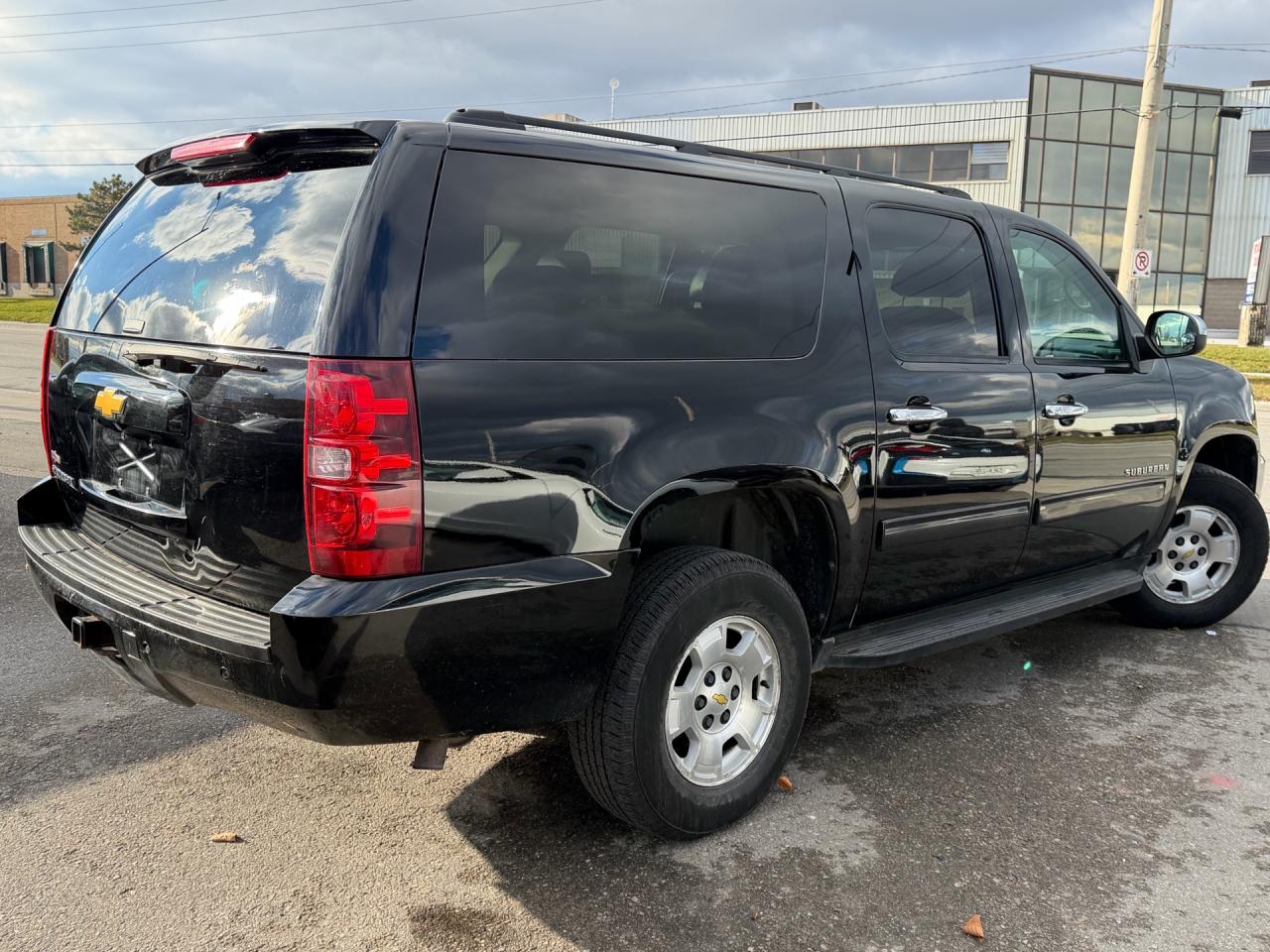 2014 Chevrolet Suburban 4WD 4dr LS - Photo #5