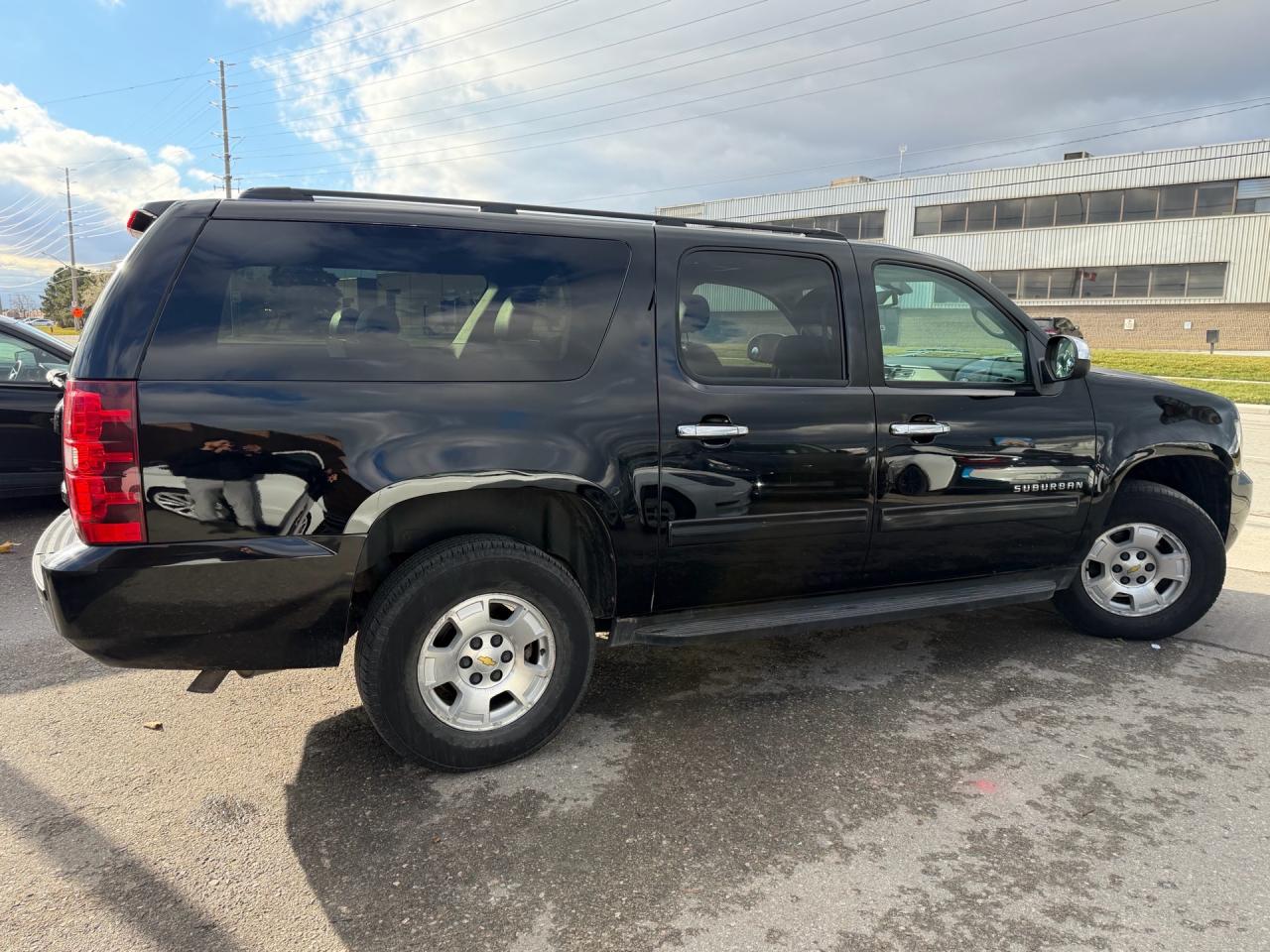 2014 Chevrolet Suburban 4WD 4dr LS - Photo #4