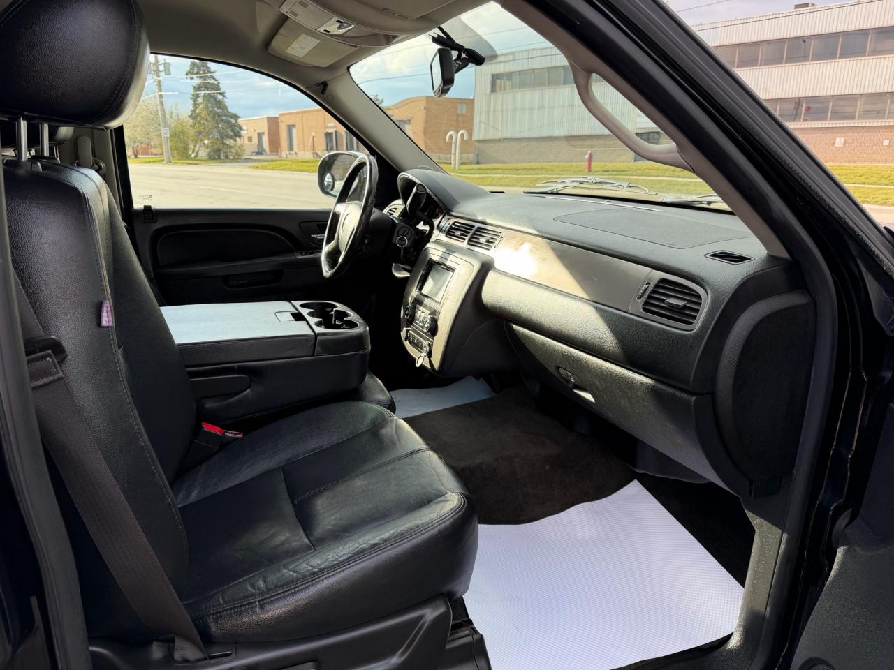 2014 Chevrolet Suburban 4WD 4dr LS - Photo #14