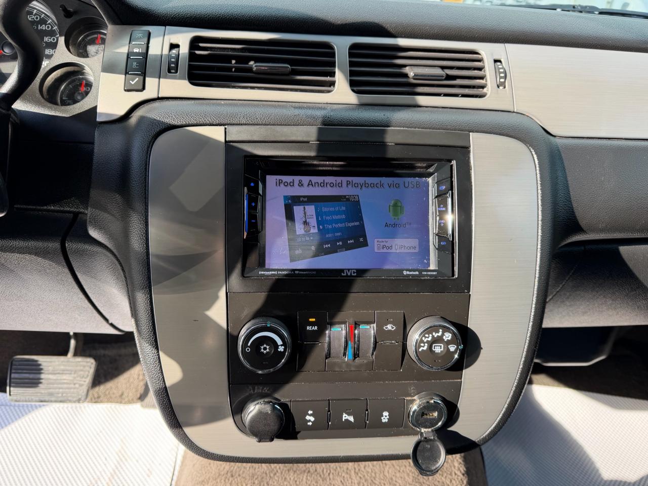 2014 Chevrolet Suburban 4WD 4dr LS - Photo #17