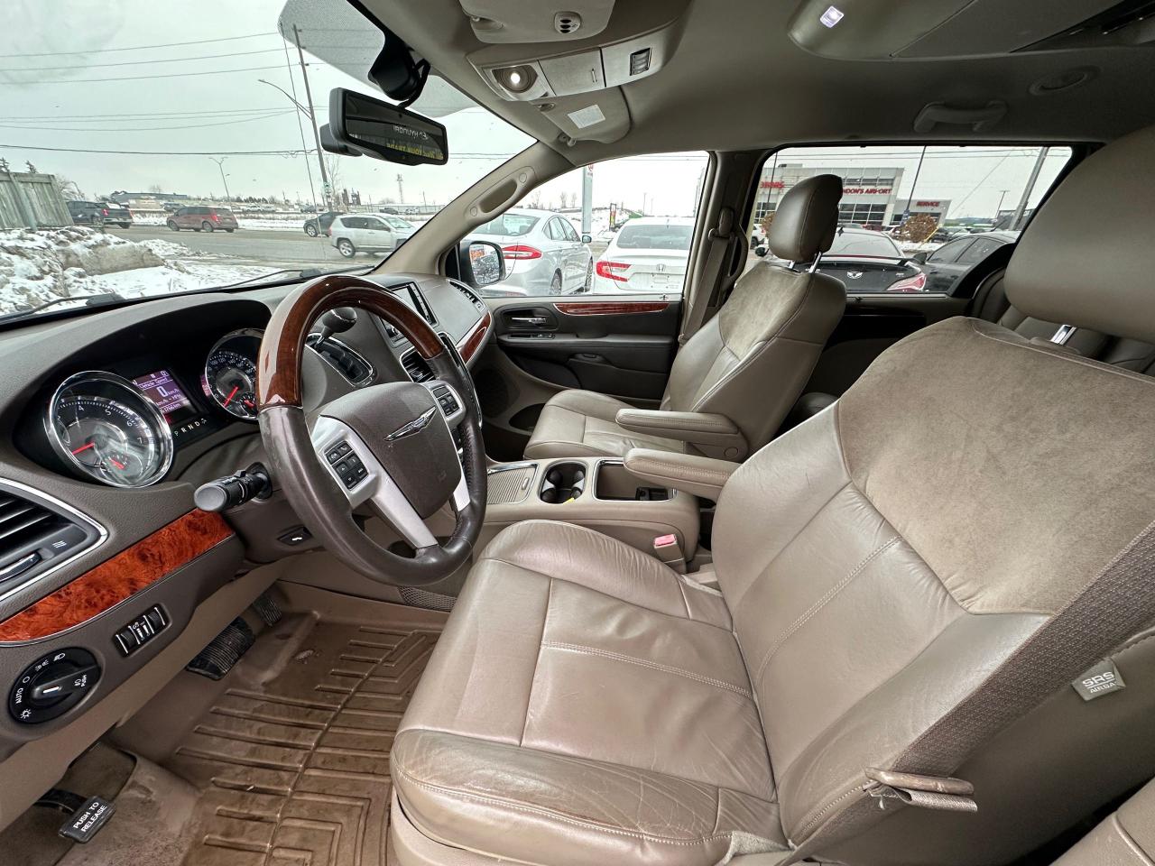 2014 Chrysler Town & Country LIMITED, ONLY 61KMS, LEATHER, NAVI, DVD, CERTIFIED - Photo #10