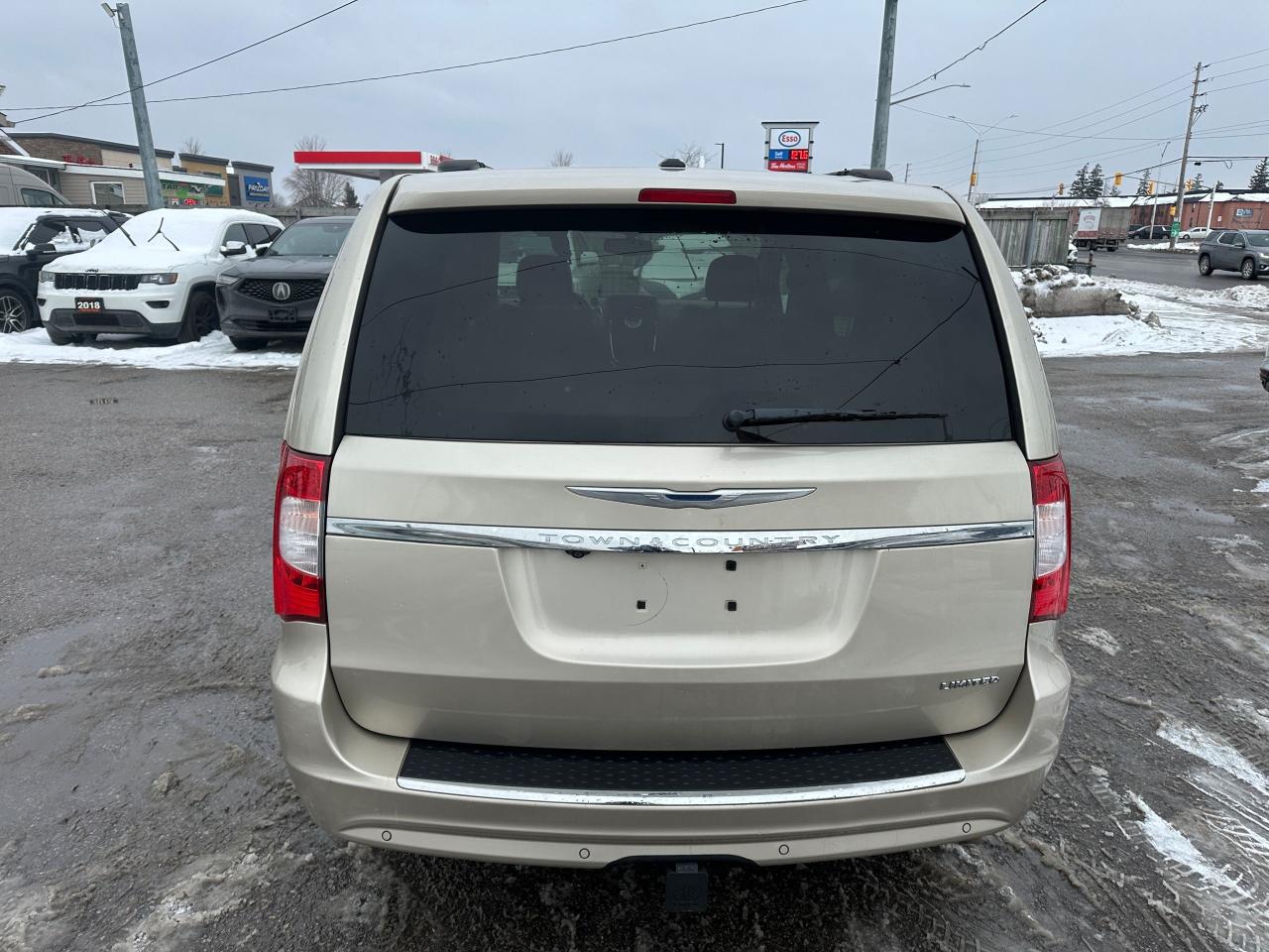 2014 Chrysler Town & Country LIMITED, ONLY 61KMS, LEATHER, NAVI, DVD, CERTIFIED - Photo #4