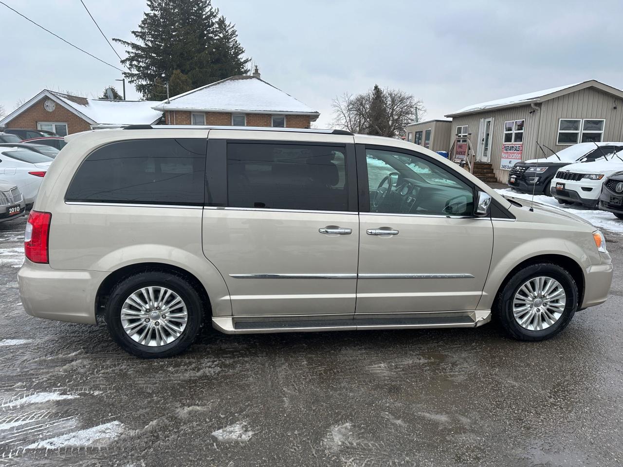 2014 Chrysler Town & Country LIMITED, ONLY 61KMS, LEATHER, NAVI, DVD, CERTIFIED - Photo #6