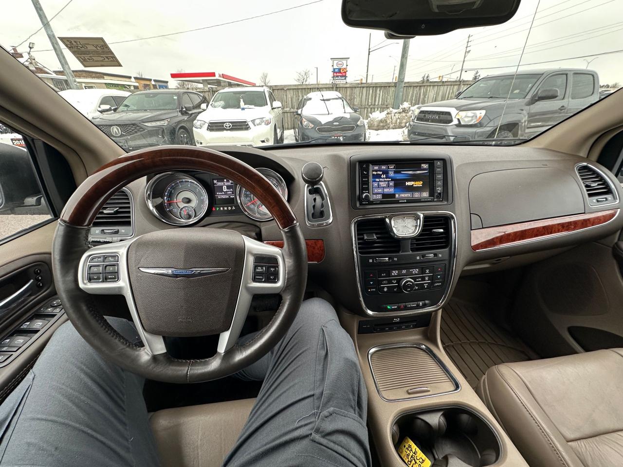 2014 Chrysler Town & Country LIMITED, ONLY 61KMS, LEATHER, NAVI, DVD, CERTIFIED - Photo #16