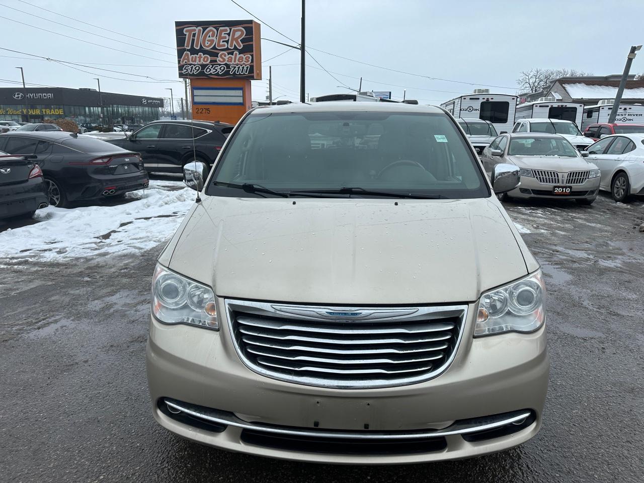 2014 Chrysler Town & Country LIMITED, ONLY 61KMS, LEATHER, NAVI, DVD, CERTIFIED - Photo #8