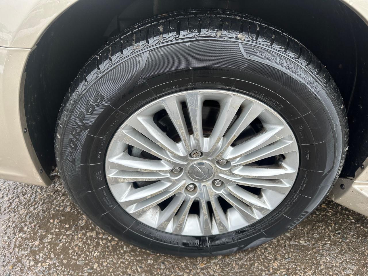 2014 Chrysler Town & Country LIMITED, ONLY 61KMS, LEATHER, NAVI, DVD, CERTIFIED - Photo #9