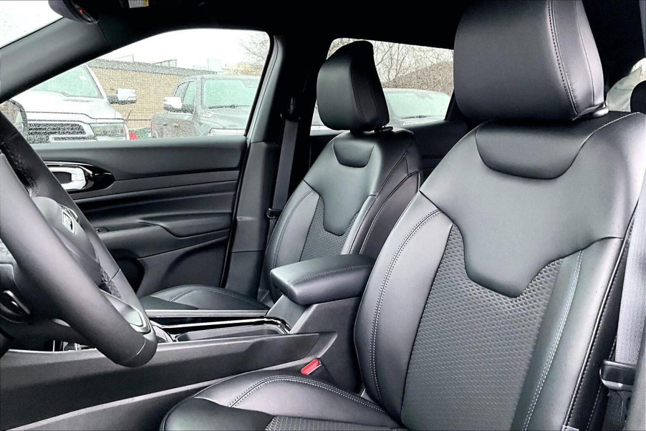 2026 Jeep Compass ALTITUDE | 10.1" Touchscreen | 18" Alloys | 4X4 Photo