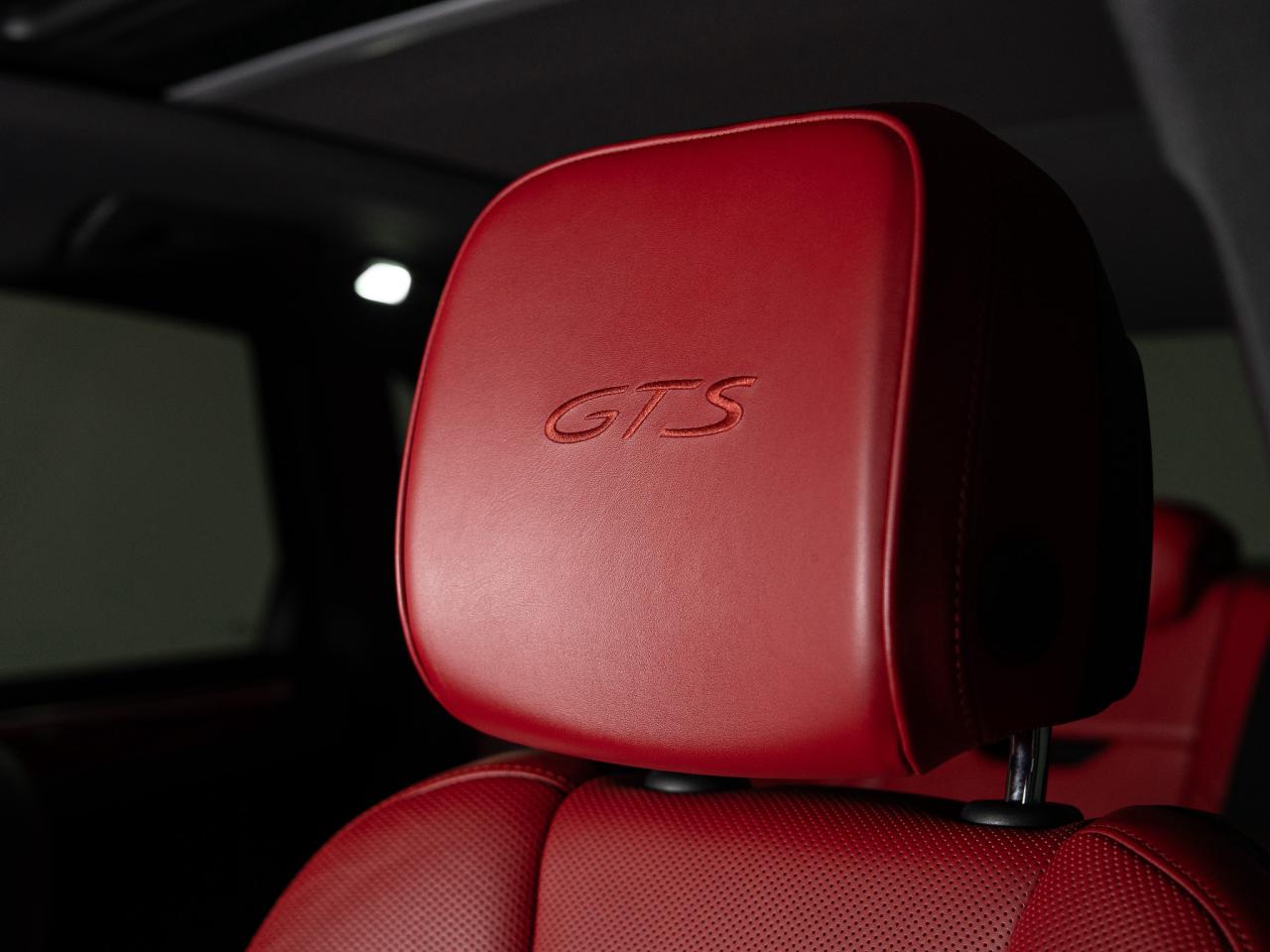 2018 Porsche Macan GTS | PREMIUM PLUS PKG | CARBON FIBRE | 20 IN Photo