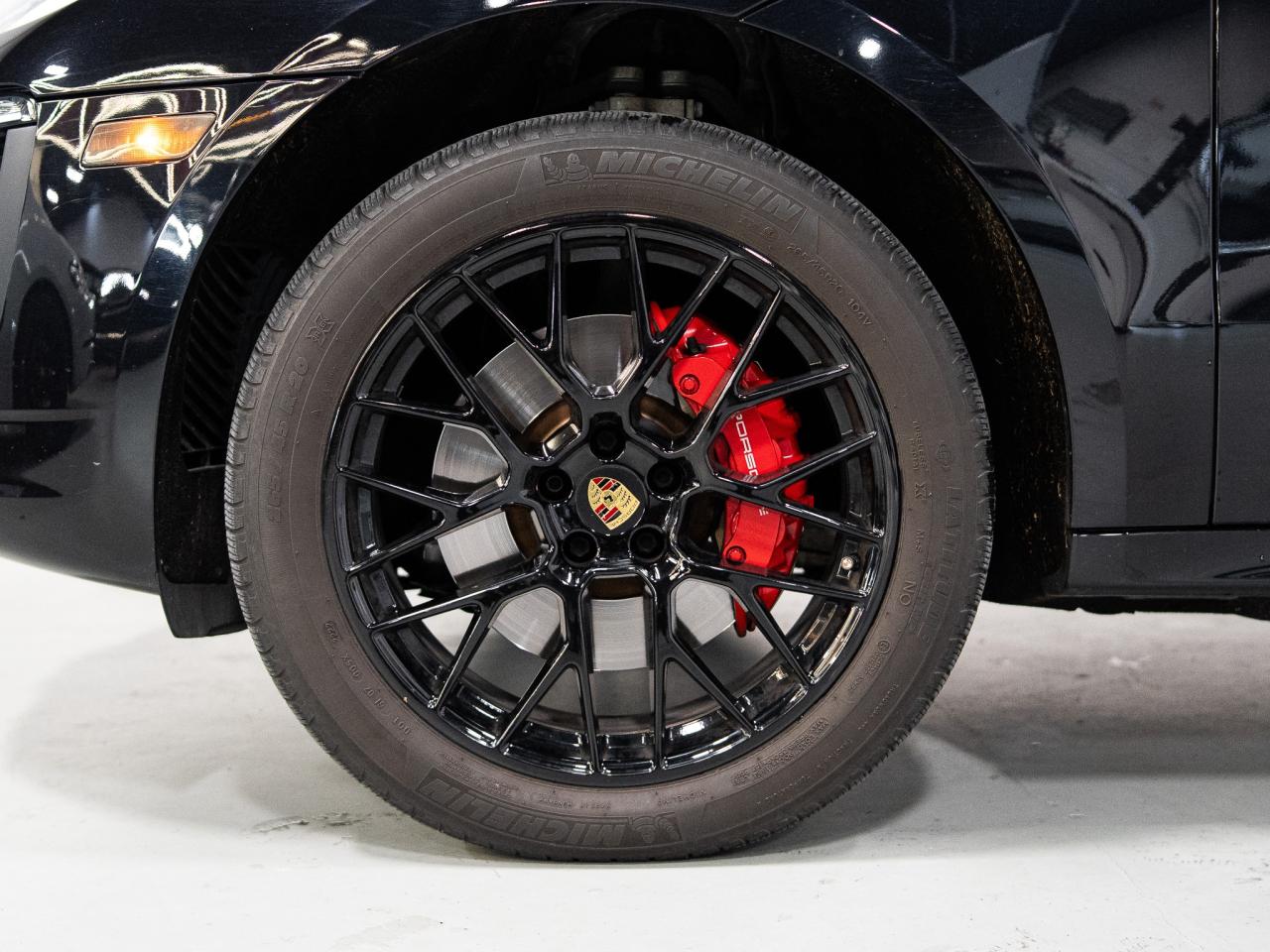 2018 Porsche Macan GTS | PREMIUM PLUS PKG | CARBON FIBRE | 20 IN Photo