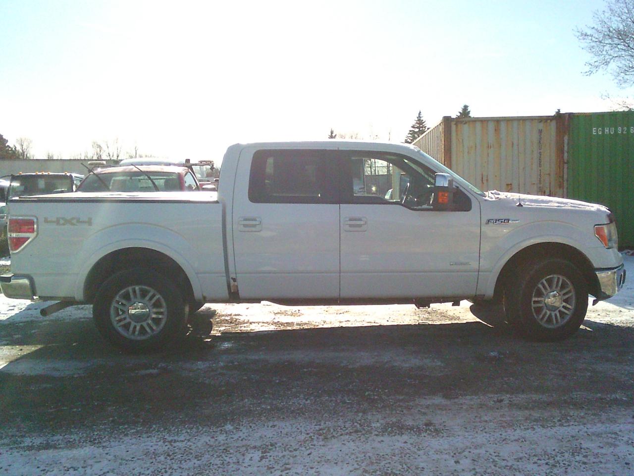 2013 Ford F-150 4WD SuperCrew 145  Lariat Photo4