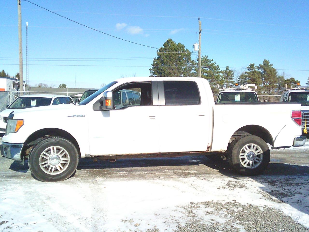 2013 Ford F-150 4WD SuperCrew 145  Lariat Photo0