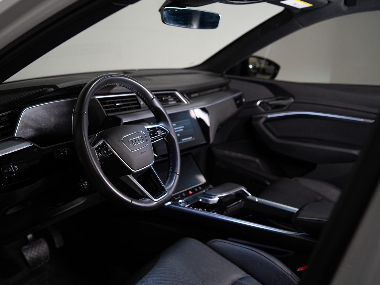 2024 Audi Q8 e-tron Sportback S-LINE | BLACK OPTICS | PANO | 21 IN Photo