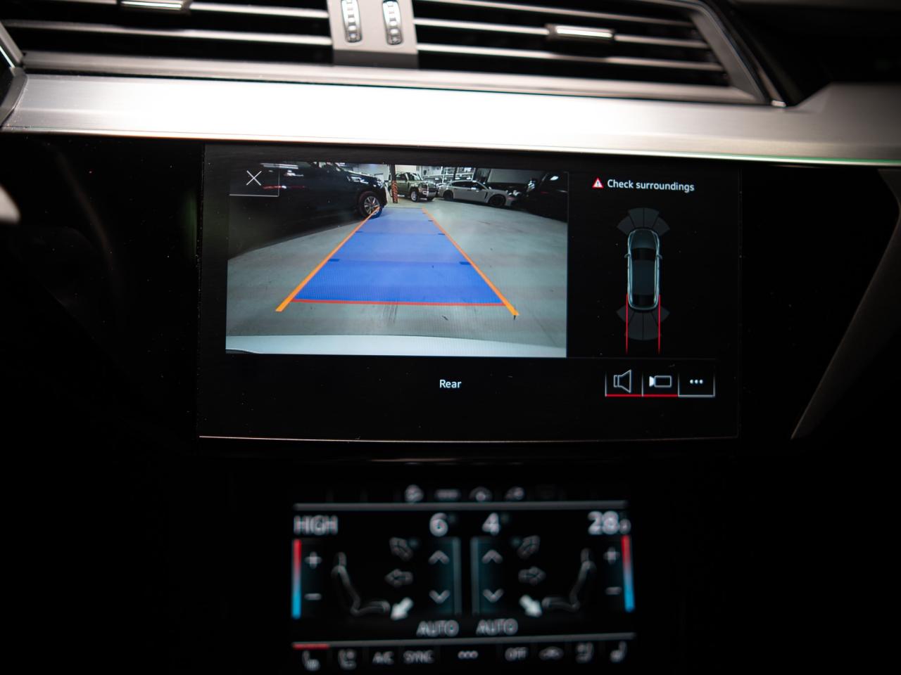 2024 Audi Q8 e-tron Sportback S-LINE | BLACK OPTICS | PANO | 21 IN Photo