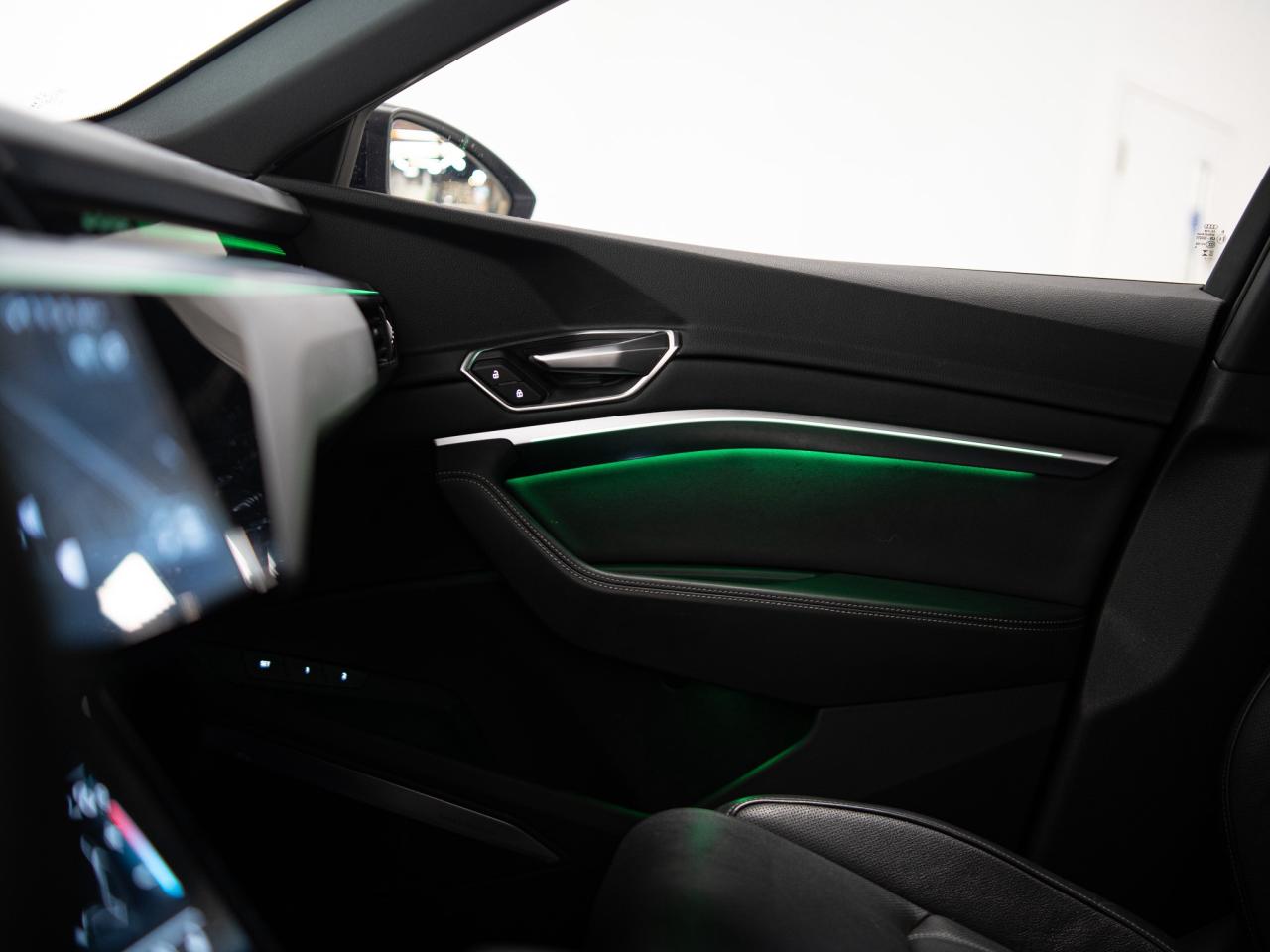 2024 Audi Q8 e-tron Sportback S-LINE | BLACK OPTICS | PANO | 21 IN Photo