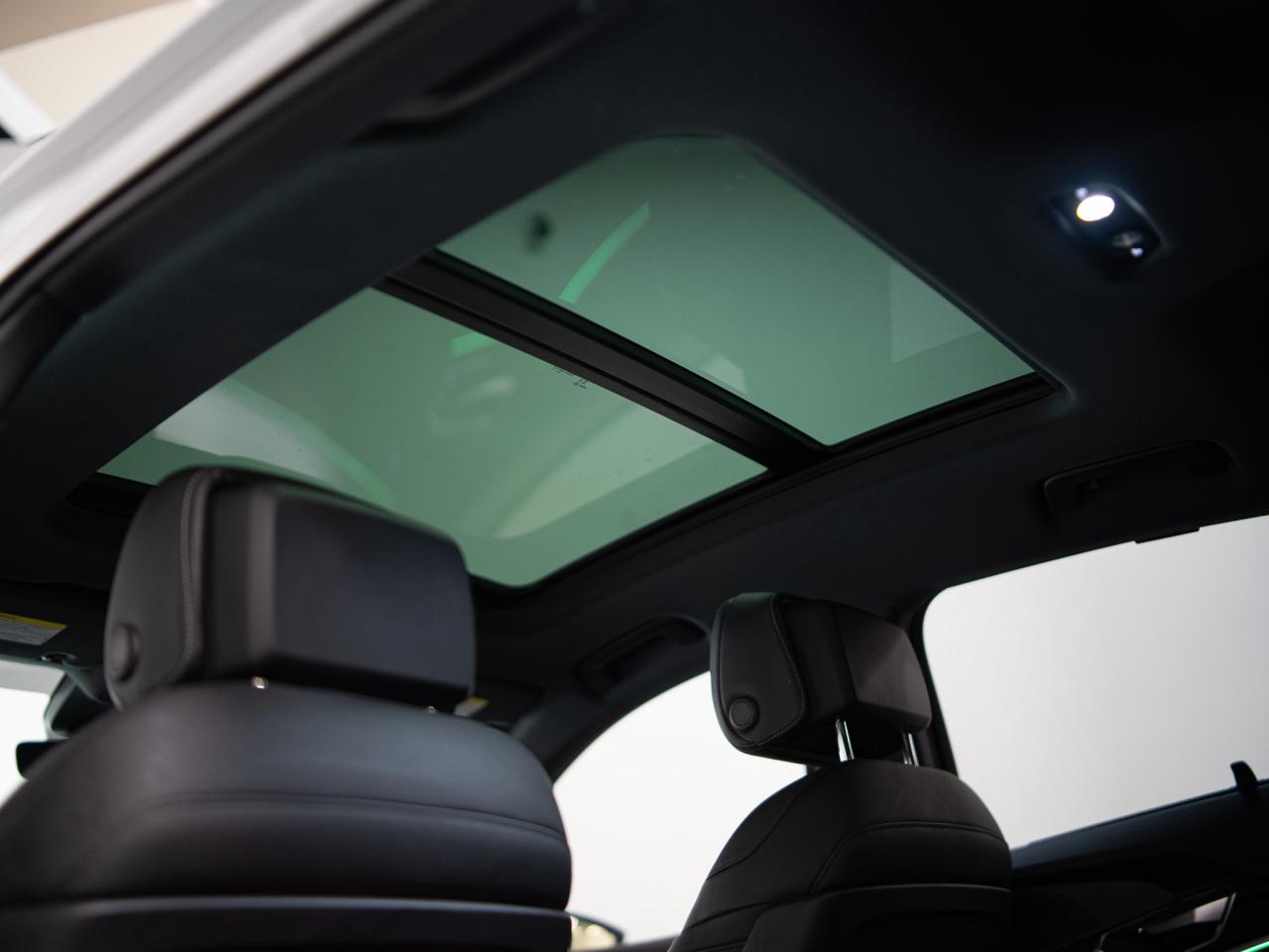 2024 Audi Q8 e-tron Sportback S-LINE | BLACK OPTICS | PANO | 21 IN Photo