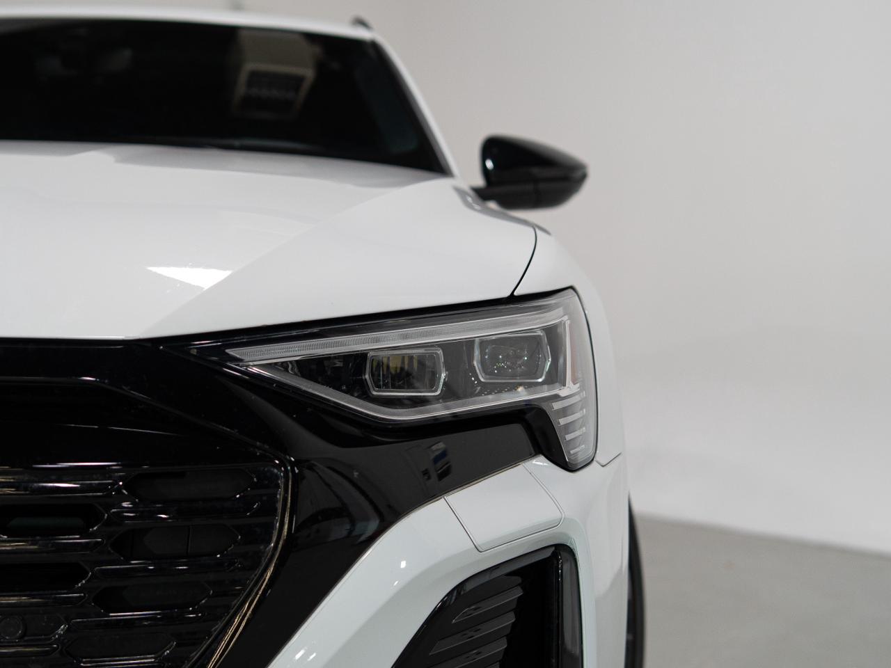 2024 Audi Q8 e-tron Sportback S-LINE | BLACK OPTICS | PANO | 21 IN Photo