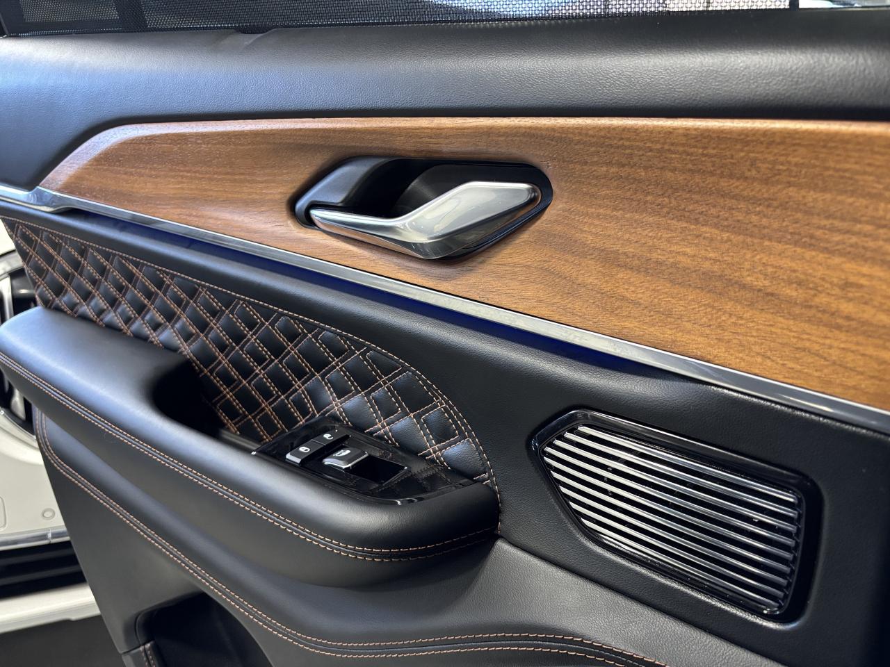 2024 Jeep Grand Cherokee Summit|4X4|RESERVE|NAV|MASSAGE|HUD|WOOD|MCINTOSH|+ - Photo #12