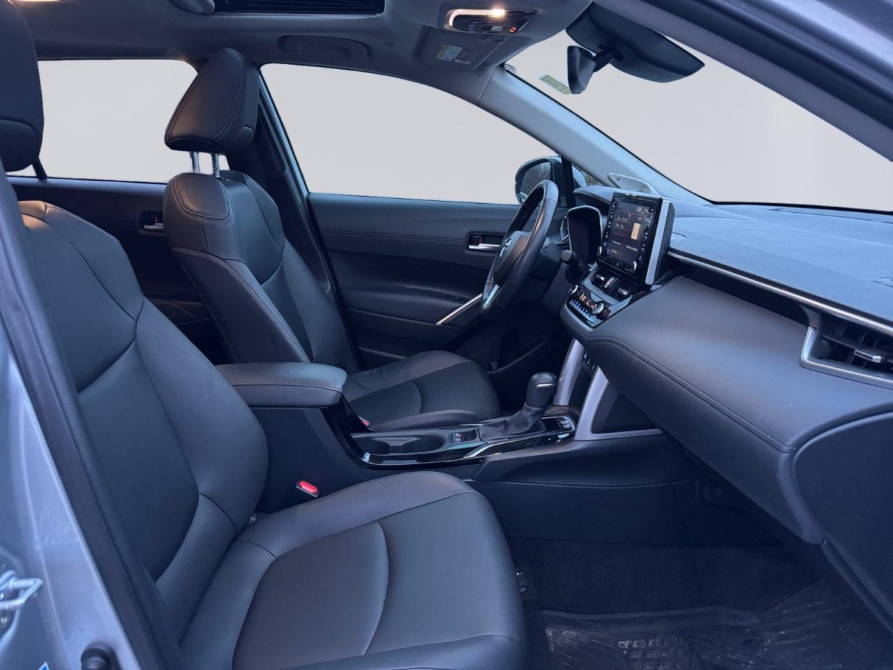 2022 Toyota Corolla Cross 2.0L XLE! Great Shape! Certified! Time to Toyota! Photo