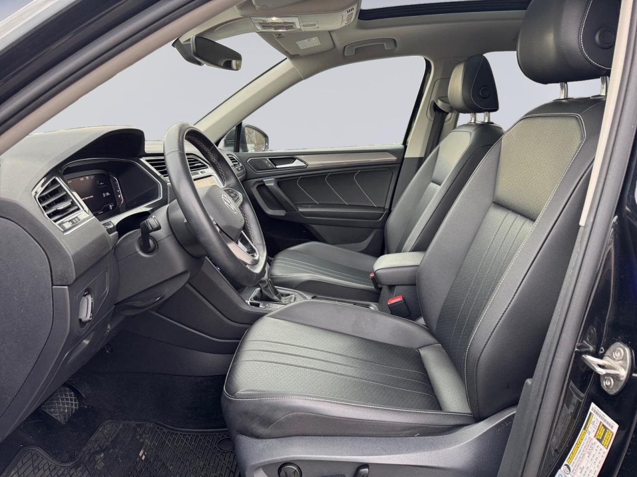 2022 Volkswagen Tiguan 2.0L One Owner Off Lease! Panoramic Sunroof Pkg! Photo