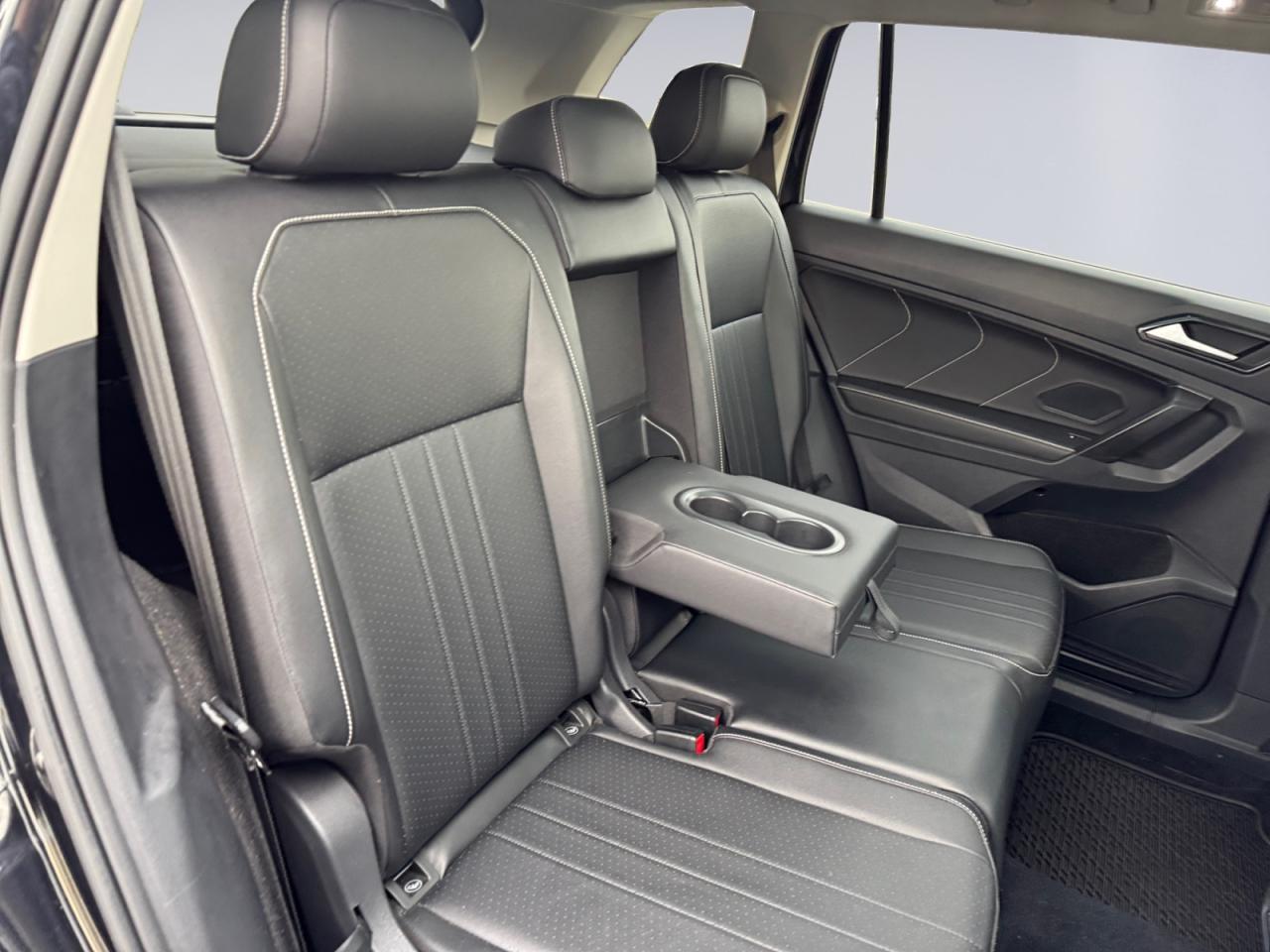 2022 Volkswagen Tiguan 2.0L One Owner Off Lease! Panoramic Sunroof Pkg! Photo