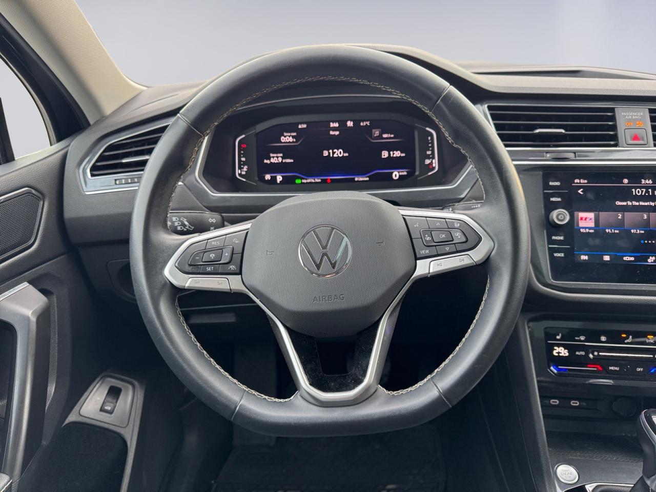 2022 Volkswagen Tiguan 2.0L One Owner Off Lease! Panoramic Sunroof Pkg! Photo
