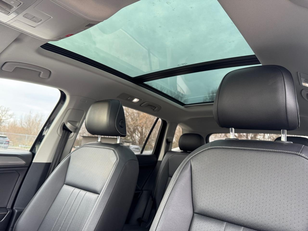 2022 Volkswagen Tiguan 2.0L One Owner Off Lease! Panoramic Sunroof Pkg! Photo