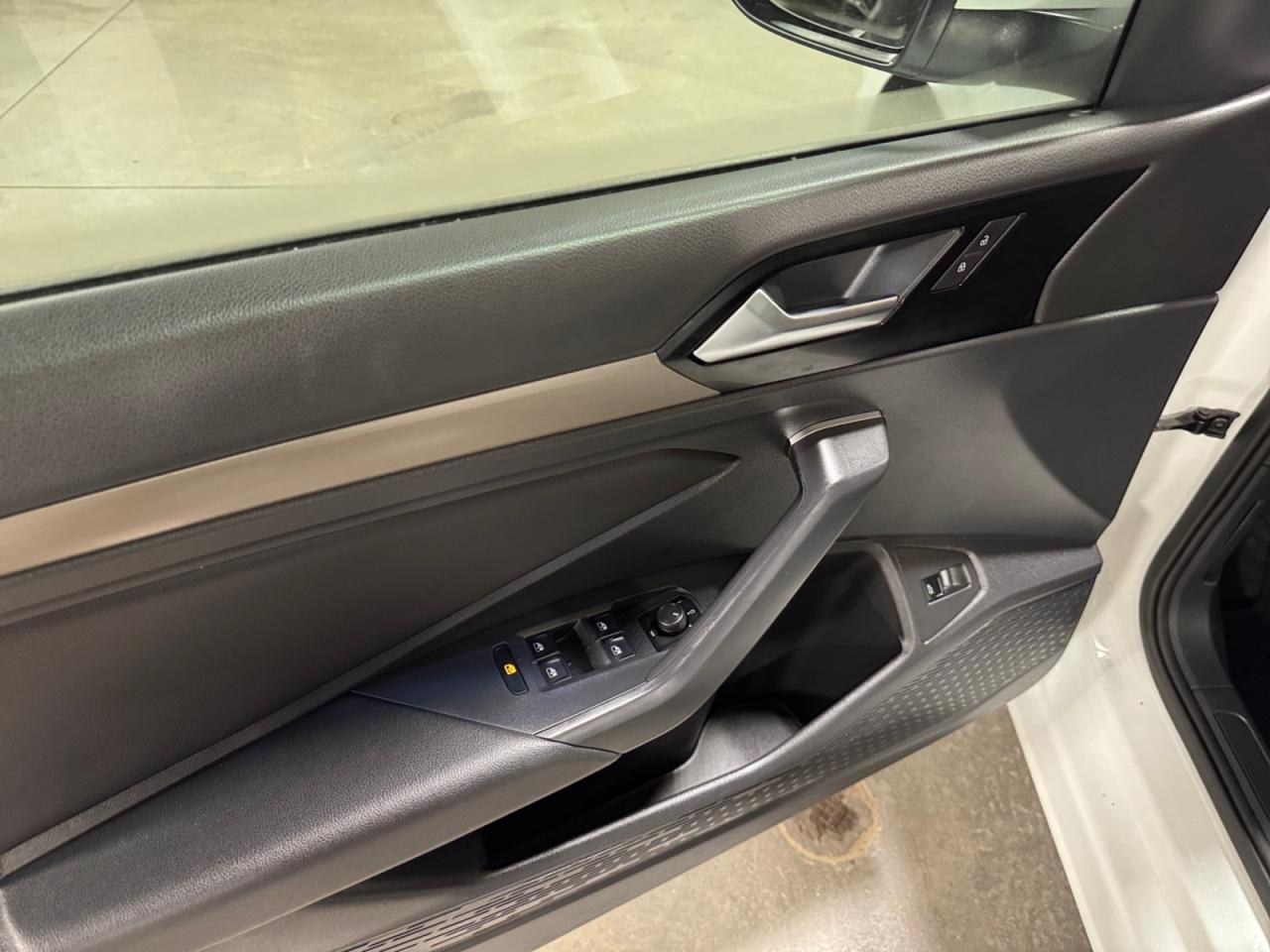 2019 Volkswagen Jetta 1.4L Execline! Great Car! Sunroof! Certified! Photo