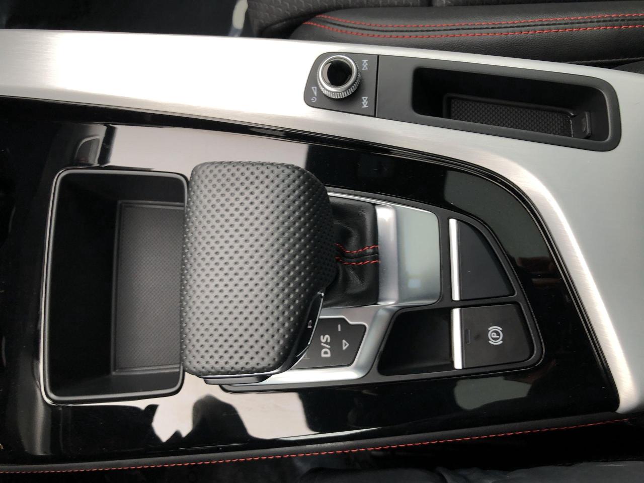 2025 Audi A5 45 Progressiv LIKE NEW!!  ONLY 10,470KMS, LEATHER/ Photo