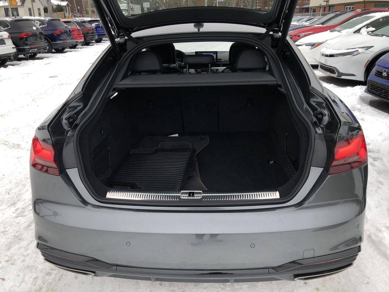 2025 Audi A5 45 Progressiv LIKE NEW!!  ONLY 10,470KMS, LEATHER/ Photo