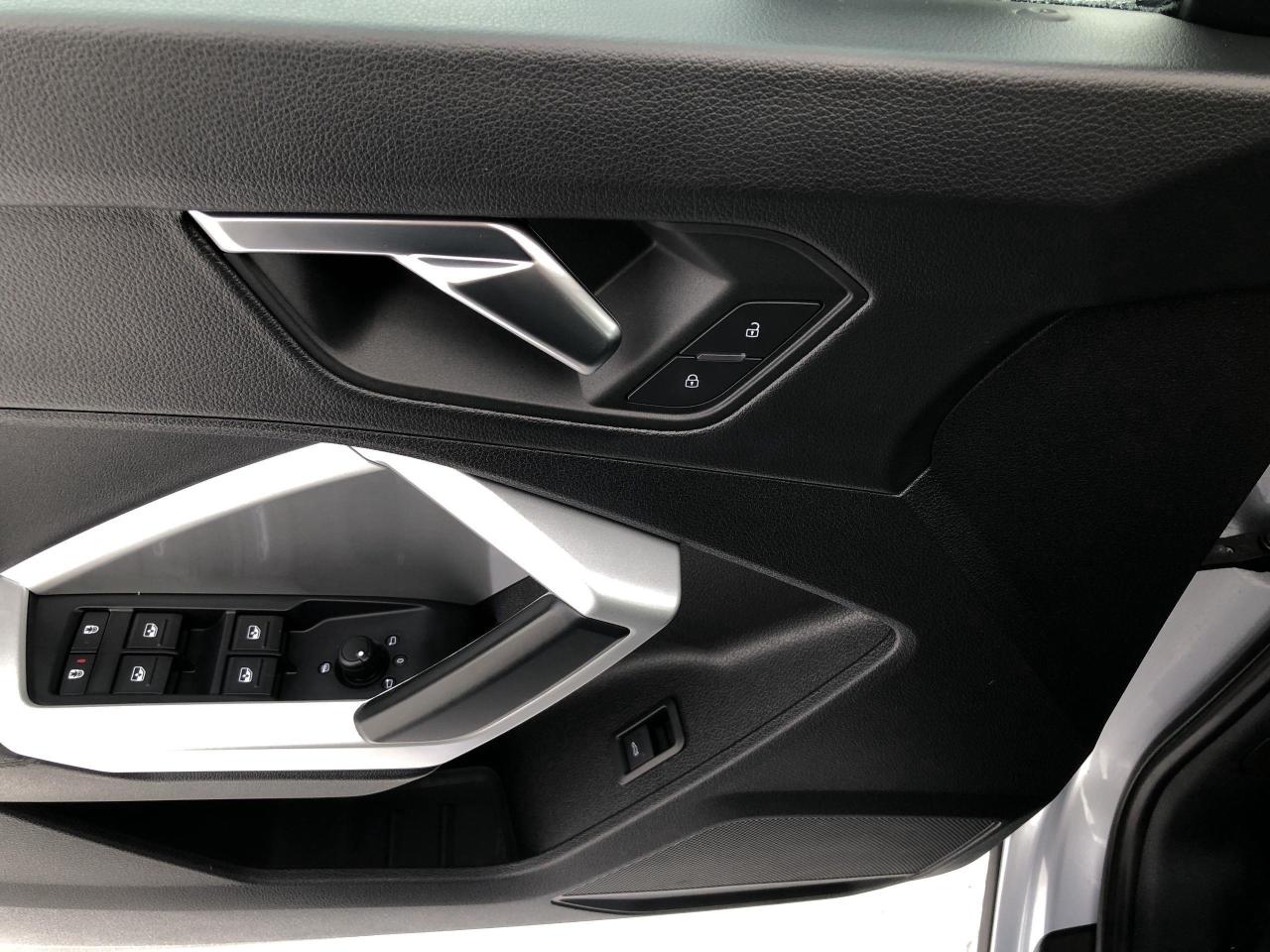 2023 Audi Q3 45 Komfort LEATHER, PANO. ROOF, HTD. SEATS & STEER Photo