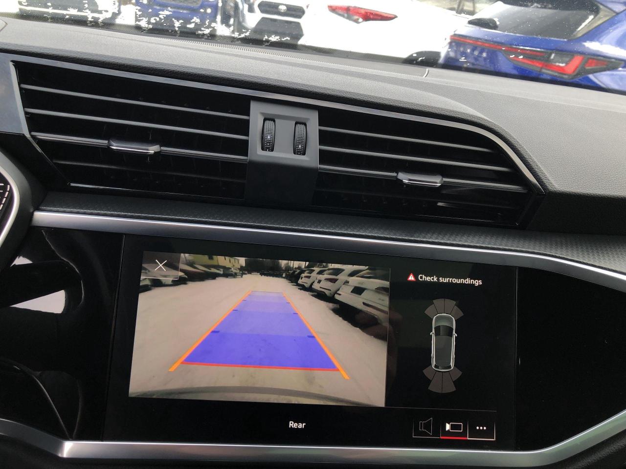 2023 Audi Q3 45 Komfort LEATHER, PANO. ROOF, HTD. SEATS & STEER Photo