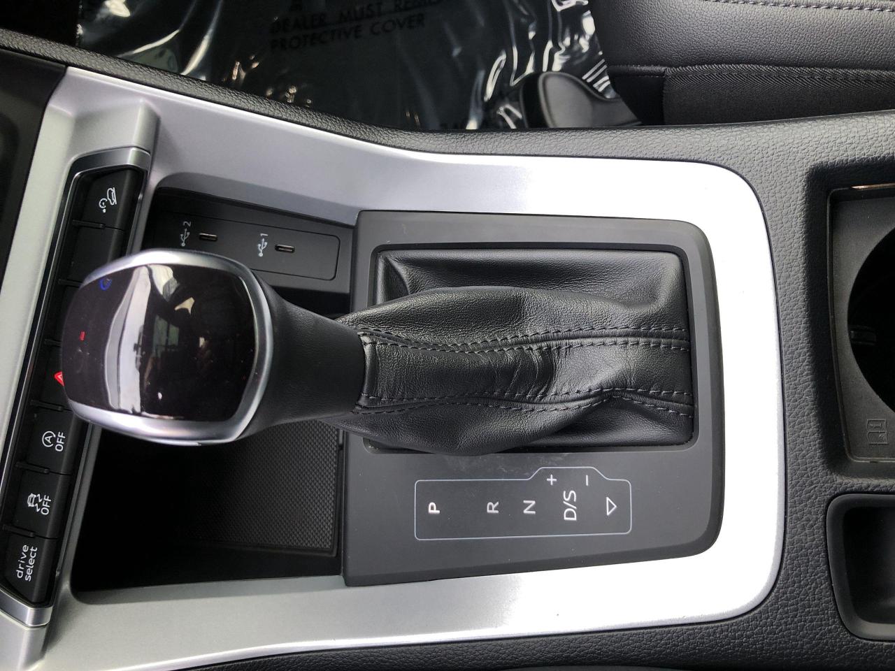 2023 Audi Q3 45 Komfort LEATHER, PANO. ROOF, HTD. SEATS & STEER Photo