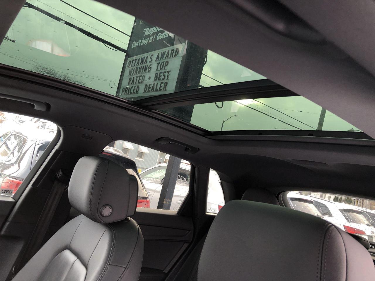 2023 Audi Q3 45 Komfort LEATHER, PANO. ROOF, HTD. SEATS & STEER Photo