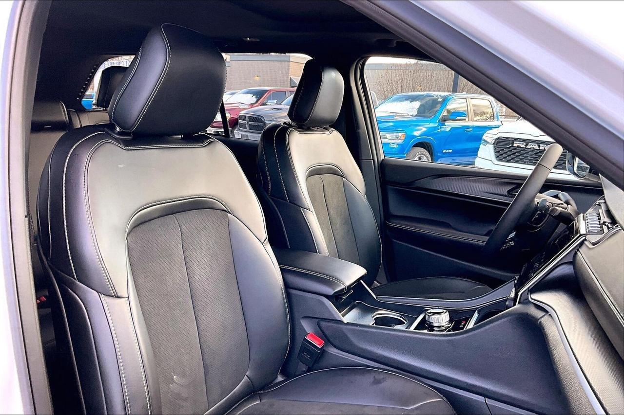 2025 Jeep Grand Cherokee Altitude |Sunroof |HeatedSeats |TAG Antitheft |4X4 Photo