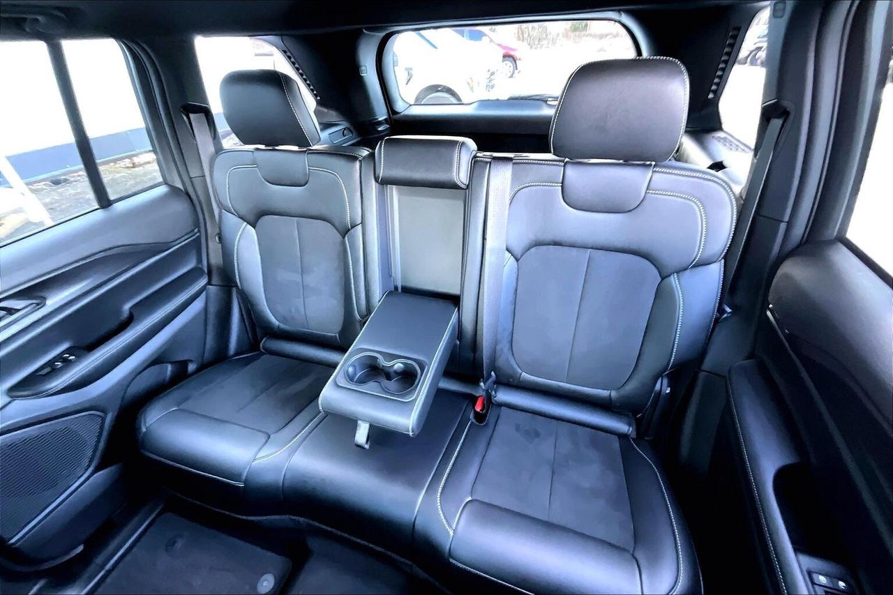 2025 Jeep Grand Cherokee Altitude |Sunroof |HeatedSeats |TAG Antitheft |4X4 Photo