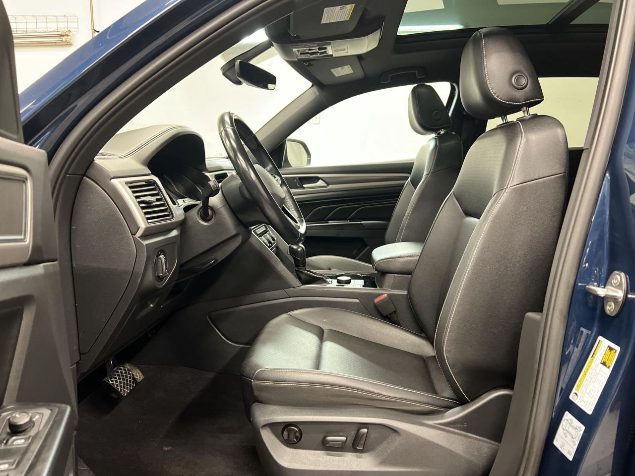 2020 Volkswagen Atlas Cross Sport COMFOTLINE AWD | HTD LEATHER | PANO ROOF | CARPLAY Photo