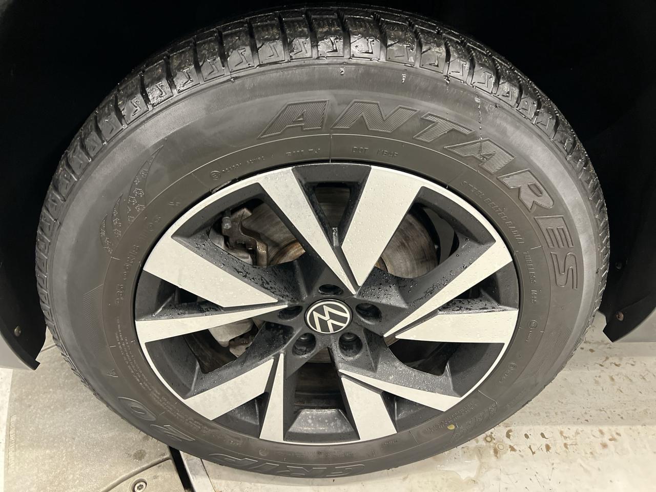 2020 Volkswagen Atlas Cross Sport COMFOTLINE AWD | HTD LEATHER | PANO ROOF | CARPLAY Photo