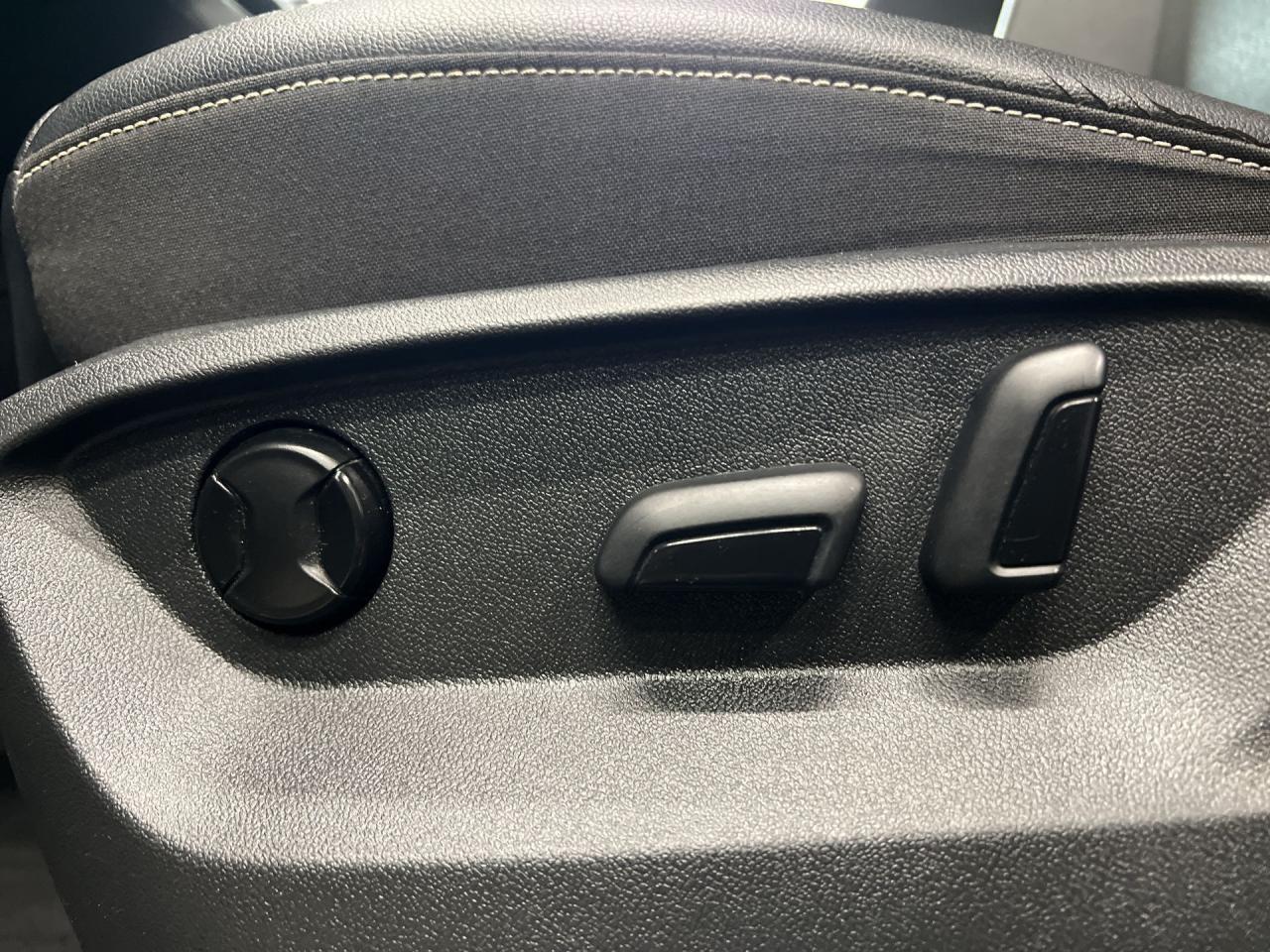 2020 Volkswagen Atlas Cross Sport COMFORTLINE AWD | HTD LEATHER | PANO ROOF |CARPLAY Photo