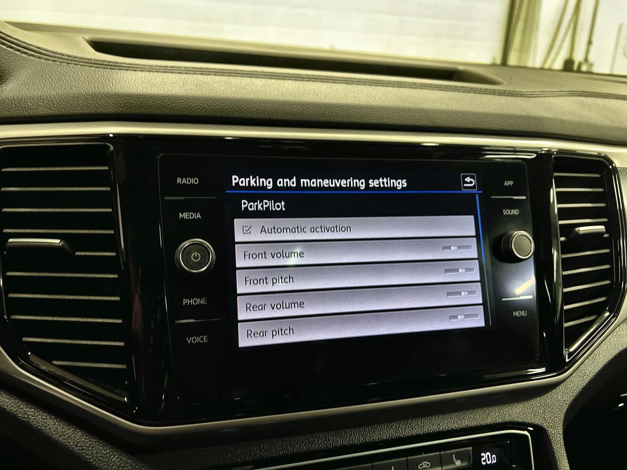 2020 Volkswagen Atlas Cross Sport COMFORTLINE AWD | HTD LEATHER | PANO ROOF |CARPLAY Photo