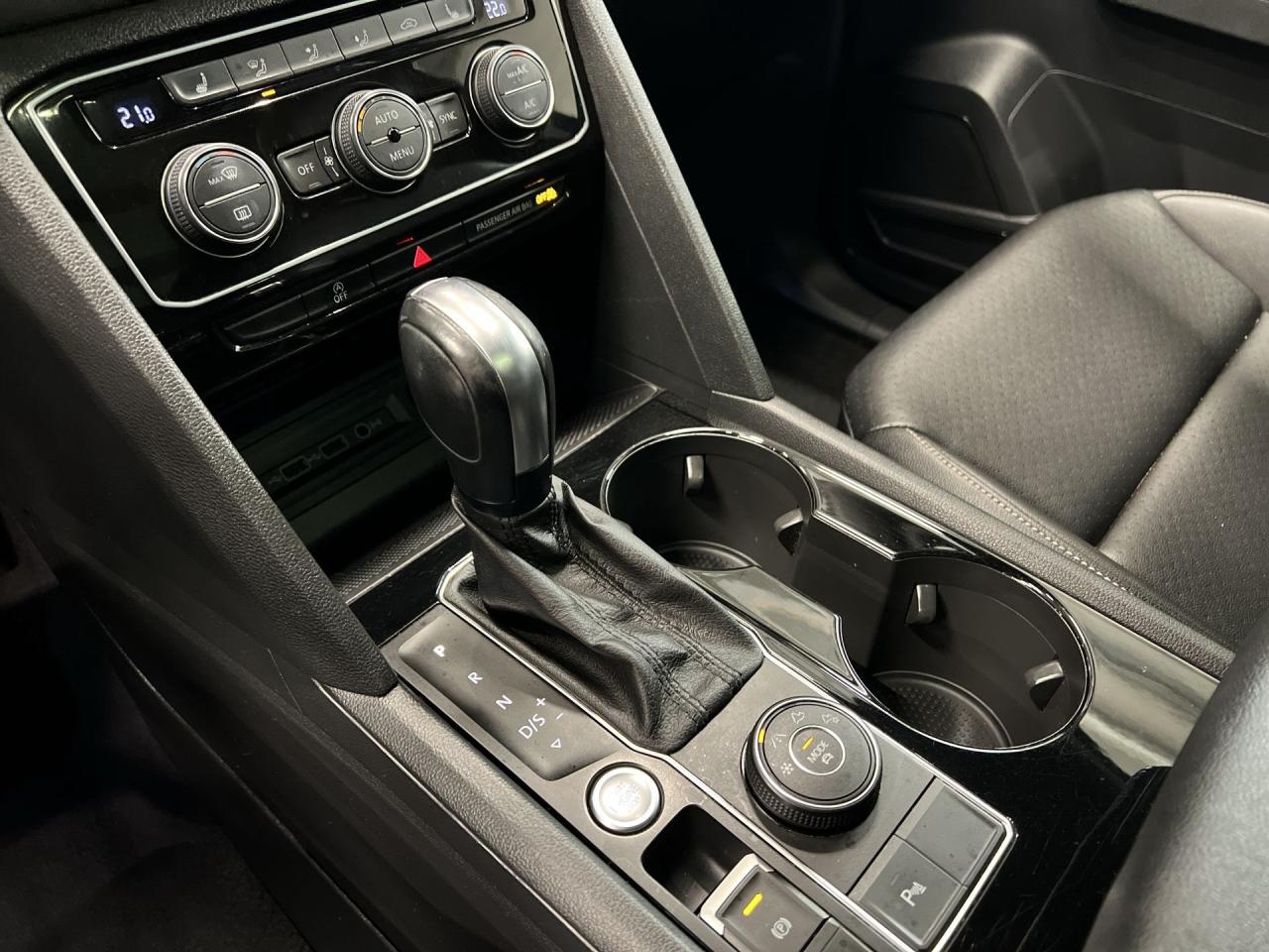 2020 Volkswagen Atlas Cross Sport COMFORTLINE AWD | HTD LEATHER | PANO ROOF |CARPLAY Photo