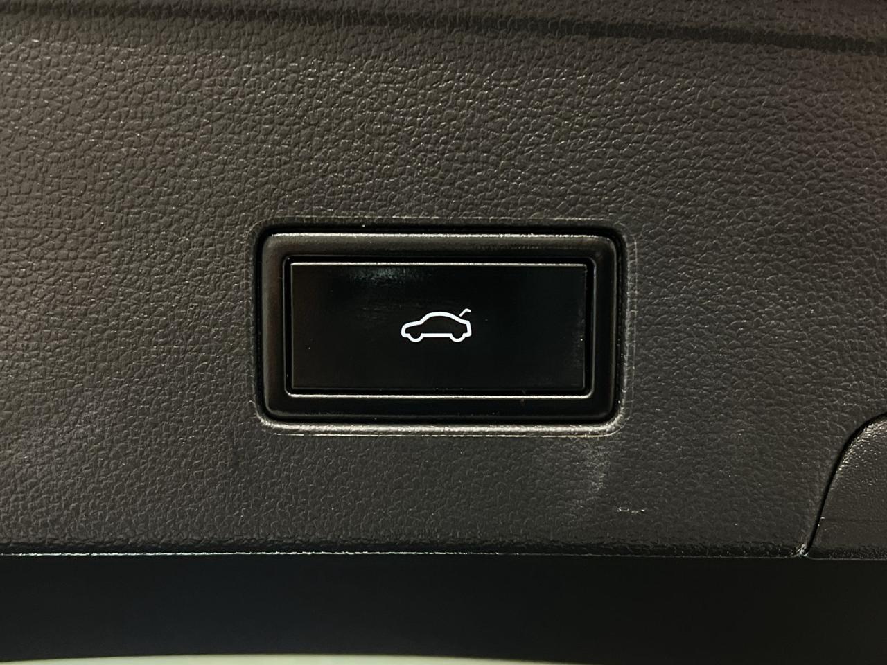 2020 Volkswagen Atlas Cross Sport COMFORTLINE AWD | HTD LEATHER | PANO ROOF |CARPLAY Photo