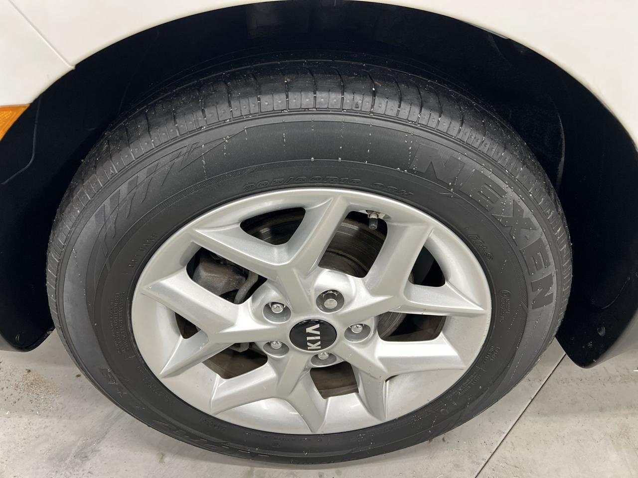 2021 Kia Soul EX | HTD SEATS | CARPLAY | 16IN ALLOYS |BLIND SPOT Photo