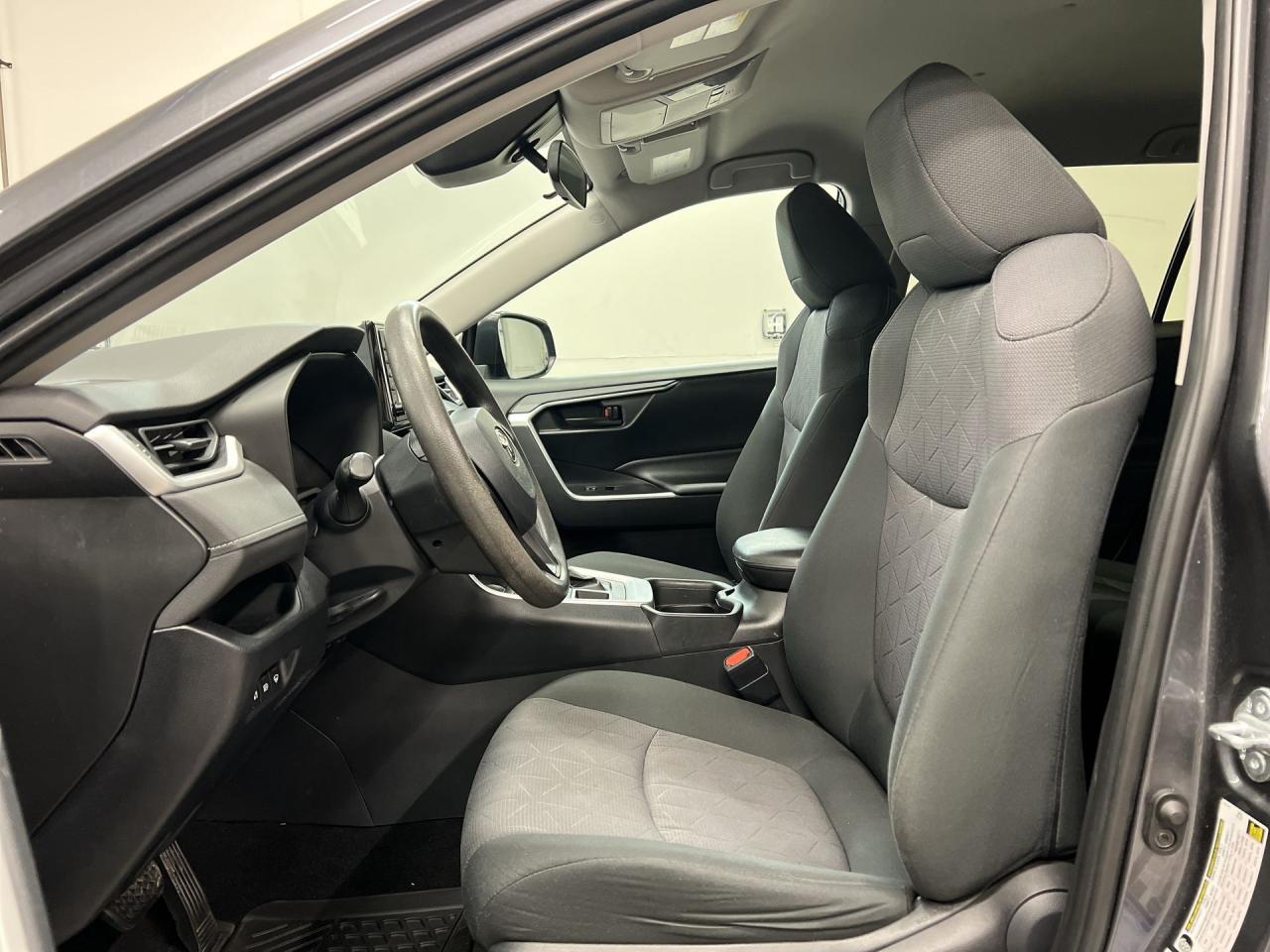 2019 Toyota RAV4 AWD | HTD SEATS | CARPLAY | 17IN ALLOYS | REAR CAM Photo