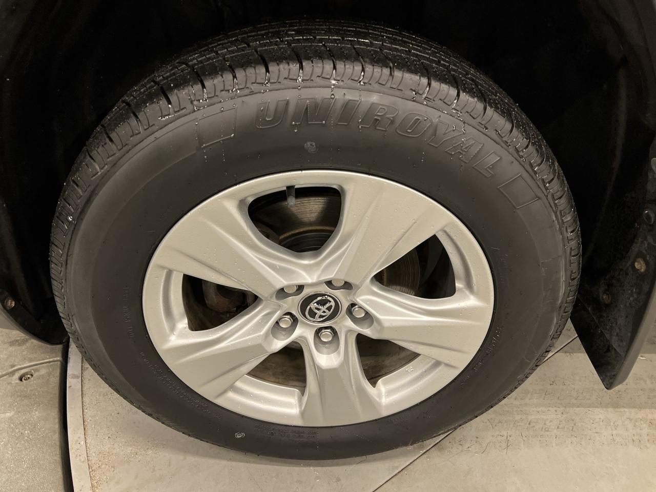 2019 Toyota RAV4 AWD | HTD SEATS | CARPLAY | 17IN ALLOYS | REAR CAM Photo