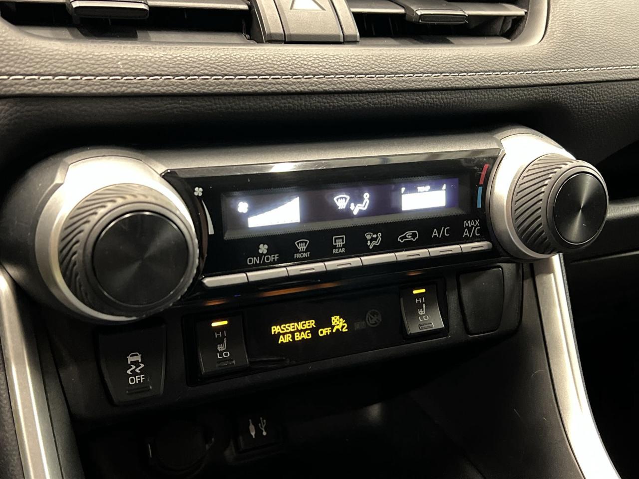 2019 Toyota RAV4 AWD | HTD SEATS | CARPLAY | 17IN ALLOYS | REAR CAM Photo