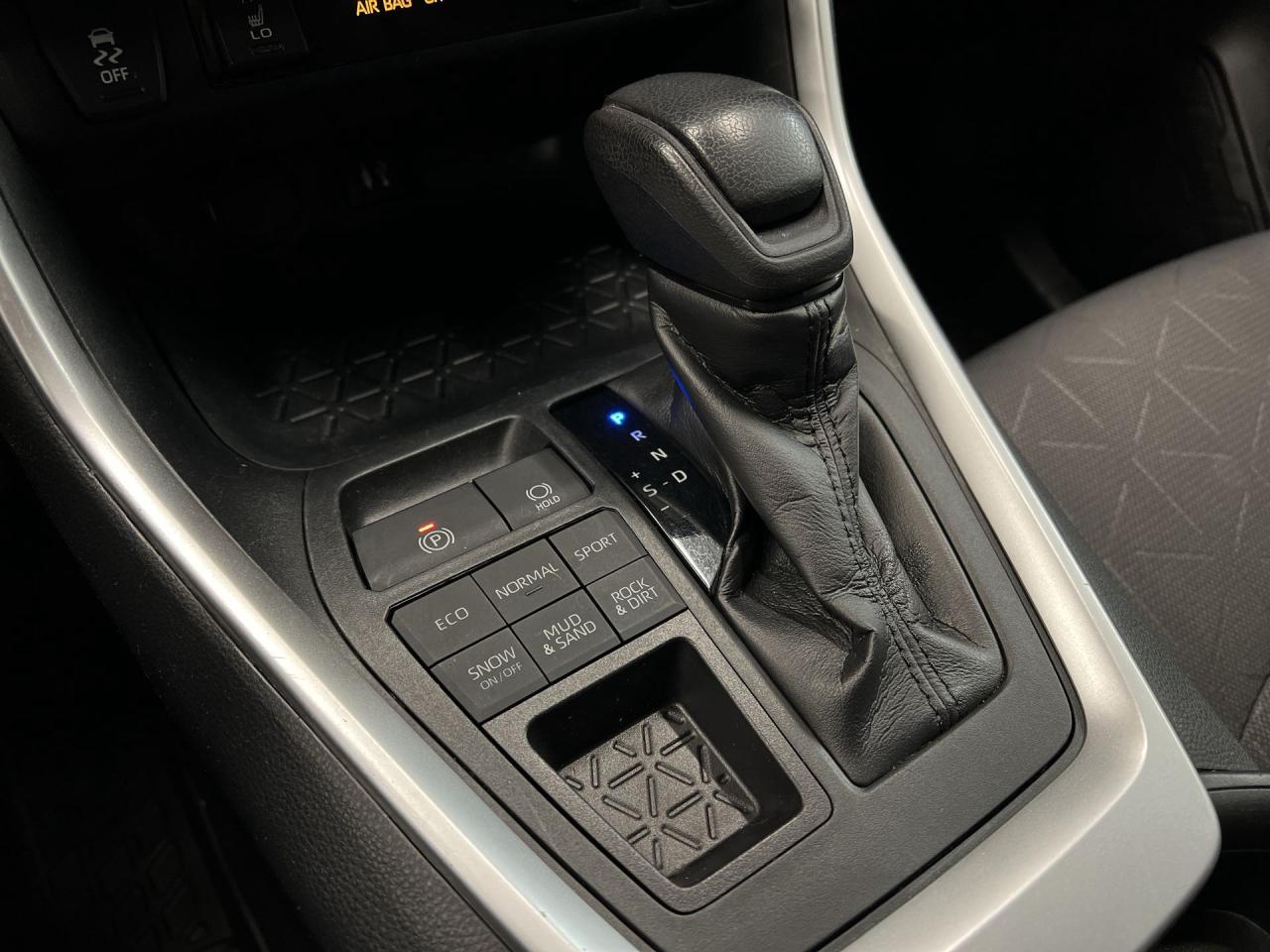 2019 Toyota RAV4 AWD | HTD SEATS | CARPLAY | 17IN ALLOYS | REAR CAM Photo