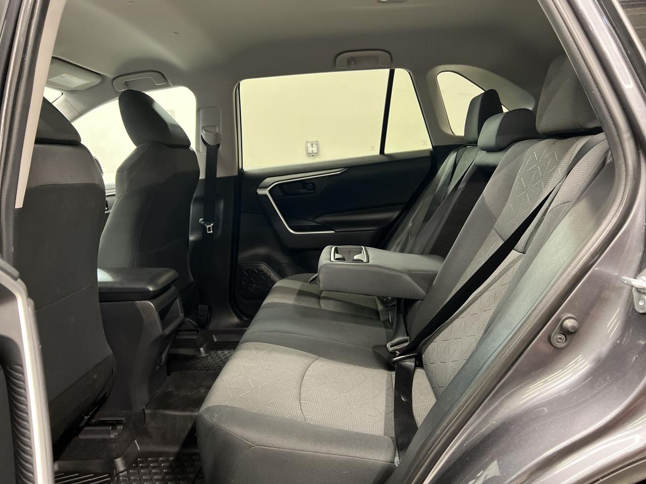 2019 Toyota RAV4 AWD | HTD SEATS | CARPLAY | 17IN ALLOYS | REAR CAM Photo