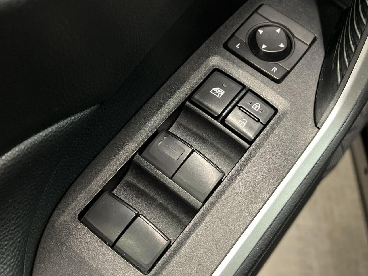 2019 Toyota RAV4 AWD | HTD SEATS | CARPLAY | 17IN ALLOYS | REAR CAM Photo