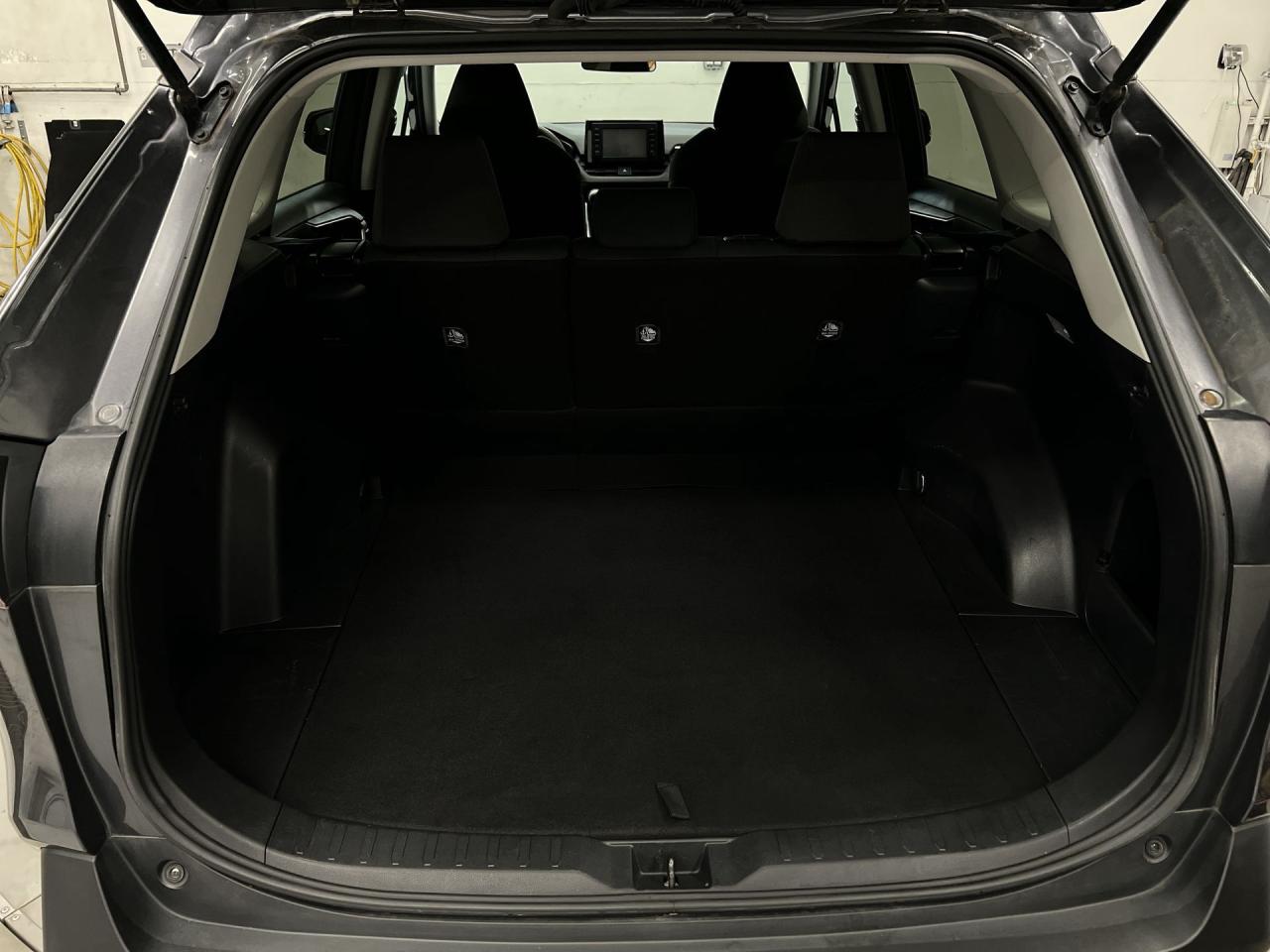 2019 Toyota RAV4 AWD | HTD SEATS | CARPLAY | 17IN ALLOYS | REAR CAM Photo