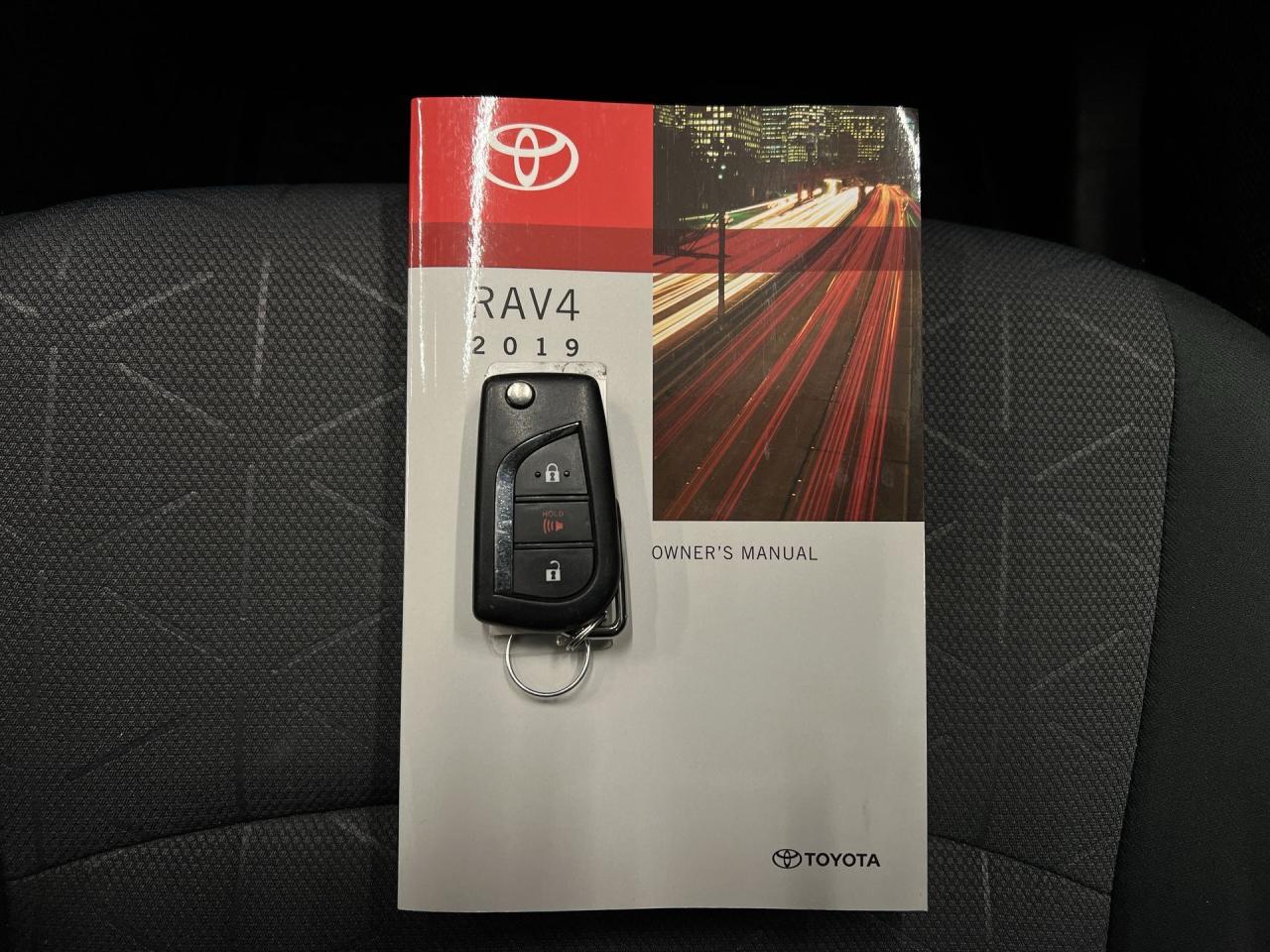 2019 Toyota RAV4 AWD | HTD SEATS | CARPLAY | 17IN ALLOYS | REAR CAM Photo